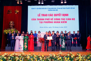 Chủ tịch Trần Sỹ Thanh công bố quyết định thành lập phường Hoàn Kiếm mới