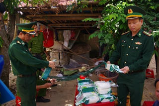 Quảng Nam: Phát hiện bao tải nghi chứa ma túy trôi dạt vào bờ biển