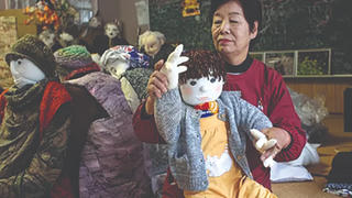 Người tạo ra những con búp bê giống như người thật