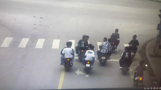 ‘Mắt thần’ phát hiện 2 nhóm ‘racing boy’ đi xe vượt đèn đỏ