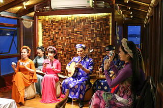 Huế trong dòng chảy thời gian
