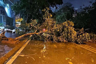 Hà Nội: Triển khai ứng trực, hạ mực nước khi mưa lớn gây ngập úng