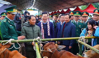 Thường trực Ban Bí thư Võ Văn Thưởng dự chương trình 'Xuân Biên phòng ấm lòng dân bản'