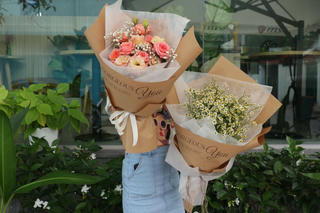 Thị trường hoa tươi hay hoa sáp đang ăn nên làm ra trong dịp Valentine?