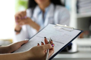 Sao lại ép mua bảo hiểm?