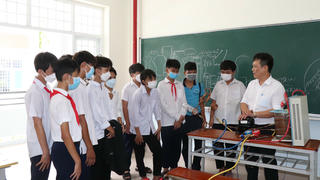 Bất cập khi thích  làm thầy, không làm thợ - Bài 3: Lãng phí nguồn nhân lực