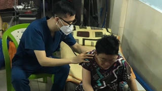 Người dân kém 'mặn mà' với vaccine mũi 4: Vì sao?