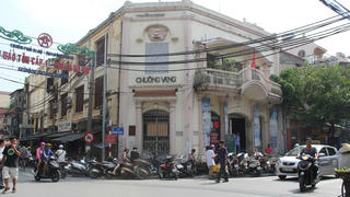 Loanh quanh trên phố Hàng Bạc