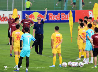 Buổi tập chung của ĐT Việt Nam và U23 Việt Nam diễn ra thế nào?