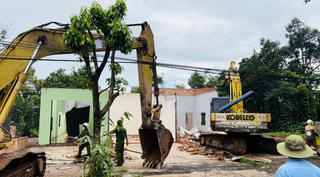 Đắk Lắk: Người dân tự tháo dỡ công trình xây dựng trái phép trên đất nông nghiệp