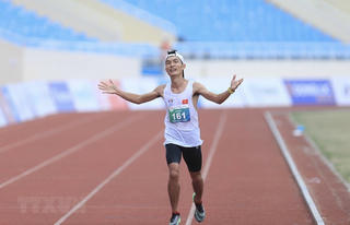 Hoàng Nguyên Thanh 'mở hàng' HCV marathon cự ly 42 km