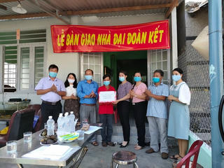 Phú Yên: Bàn giao 6 căn nhà Đại đoàn kết cho hộ nghèo