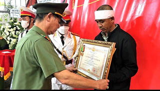 Tặng Huân chương Bảo vệ Tổ quốc hạng Ba cho 3 liệt sĩ cảnh sát giao thông tại Lâm Đồng                 