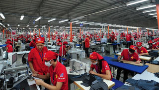 Kinh tế Việt Nam: Ngược bão, duy trì đà tăng