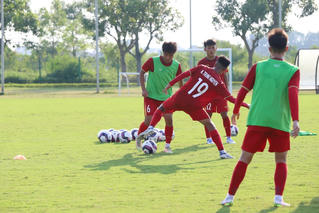 U17 Việt Nam duy trì tập luyện, củng cố thể lực