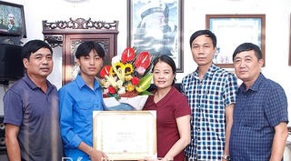 Nam Định: Chính quyền khen ngợi thiếu niên dũng cảm cứu người