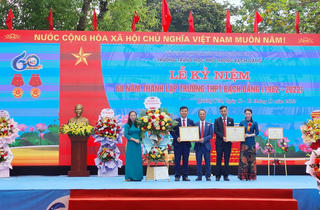 Quảng Ninh: Trường THPT Bạch Đằng mừng sinh nhật tuổi 60