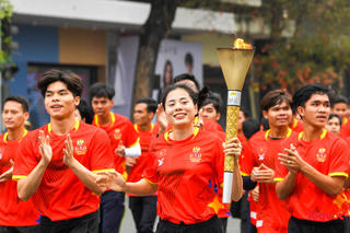 Vận động viên Việt Nam rước đuốc, hướng tới SEA Games 32