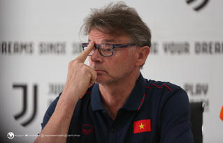 HLV Troussier chia sẻ về tiêu chí lựa chọn cầu thủ U22 Việt Nam