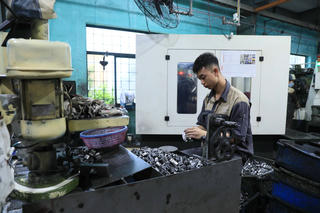 Nhiều doanh nghiệp cắt giảm lao động