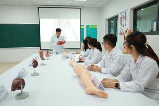 Trao tặng học phí đặc biệt cho sinh viên vùng biên giới