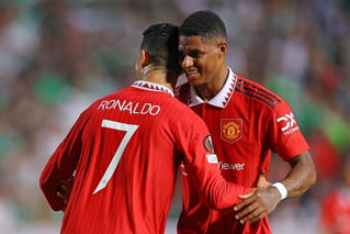 Man Utd ngược dòng thắng 3-2 trước Omonia