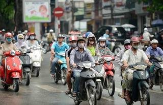 Bao nhiêu tuổi thì phải đội mũ bảo hiểm khi đi xe máy?