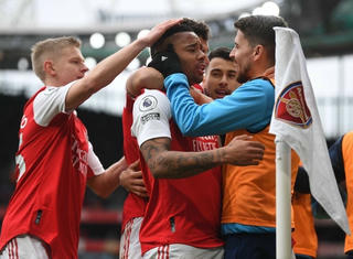 Arsenal thắng dễ dàng 4-1 trước Leeds
