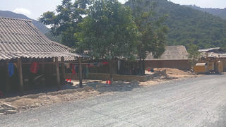 Bản nghèo chờ an cư