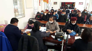 Từ năm 2023, mức tiền lương và thu nhập đóng BHXH được điều chỉnh thế nào?