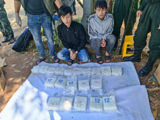Bắt 2 anh em ruột vận chuyển 20 kg ma túy