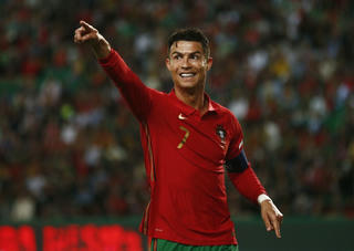 Ronaldo lập cú đúp giúp Bồ Đào Nha thắng đậm trước Thuỵ Sỹ