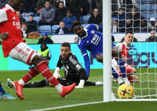 Arsenal thắng 1-0 trên sân Leicester