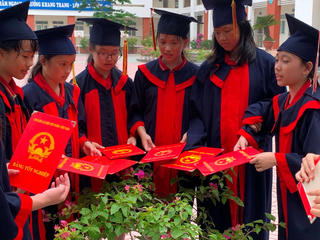 Giảm học sinh trái tuyến