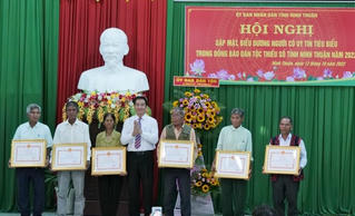 Ninh Thuận: Gặp mặt, biểu dương Người có uy tín trong đồng bào DTTS