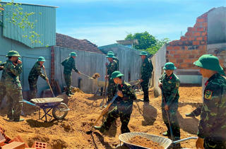 Gia Lai: Lữ đoàn 572 hỗ trợ hộ nghèo xóa nhà tạm