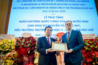 GS.TS Nguyễn Vũ Quốc Huy được trao tặng Huân chương cao quý của Pháp
