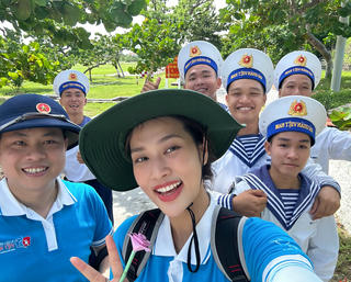 Hành trình đến thăm quần đảo Trường Sa của Hoa hậu Thiên Ân và Đỗ Thị Hà