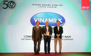 Được đánh giá cao về 'E-S-G', Vinamilk nhận giải phát triển bền vững 2022