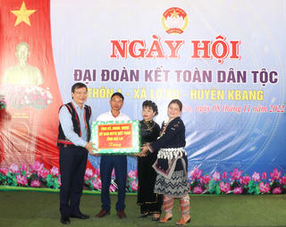 Lãnh đạo tỉnh Gia Lai dự ngày hội Đại đoàn kết xã Lơ Ku