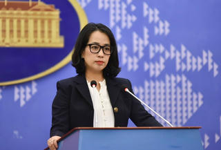 Trao công hàm phản đối các quốc gia liên quan vì các hoạt động vi phạm chủ quyền tại Trường Sa