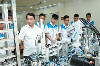 Phát triển nguồn nhân lực chất lượng cao: Không thể chậm trễ