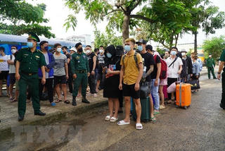Tiếp nhận 92 công dân Việt Nam từ Campuchia qua cửa khẩu Mộc Bài
