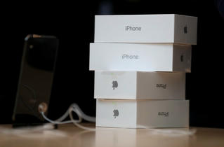 Mẫu iPhone hiếm được bán với giá gần 4.5 tỷ đồng
