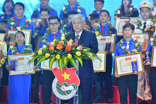 Trao Giải thưởng Lý Tự Trọng cho 100 cán bộ Đoàn xuất sắc toàn quốc