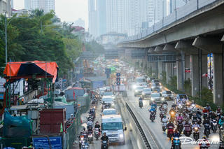 Loạt ‘lô cốt’ khiến giao thông Hà Nội thường xuyên ùn tắc
