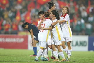 Thắng Singapore 11-0, U20 nữ Việt Nam vươn lên đầu bảng