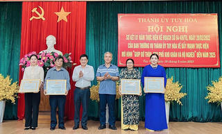 Phú Yên: Hơn 1,3 tỉ đồng giúp đỡ thôn, khu phố khó khăn và hộ nghèo
