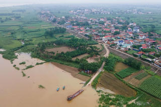 Bão số 2 ra khỏi Biển Đông, cảnh báo lũ quét và sạt lở đất