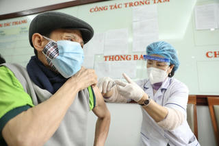 Covid-19 gia tăng trở lại, cảnh báo “lỗ hổng” tiêm chủng